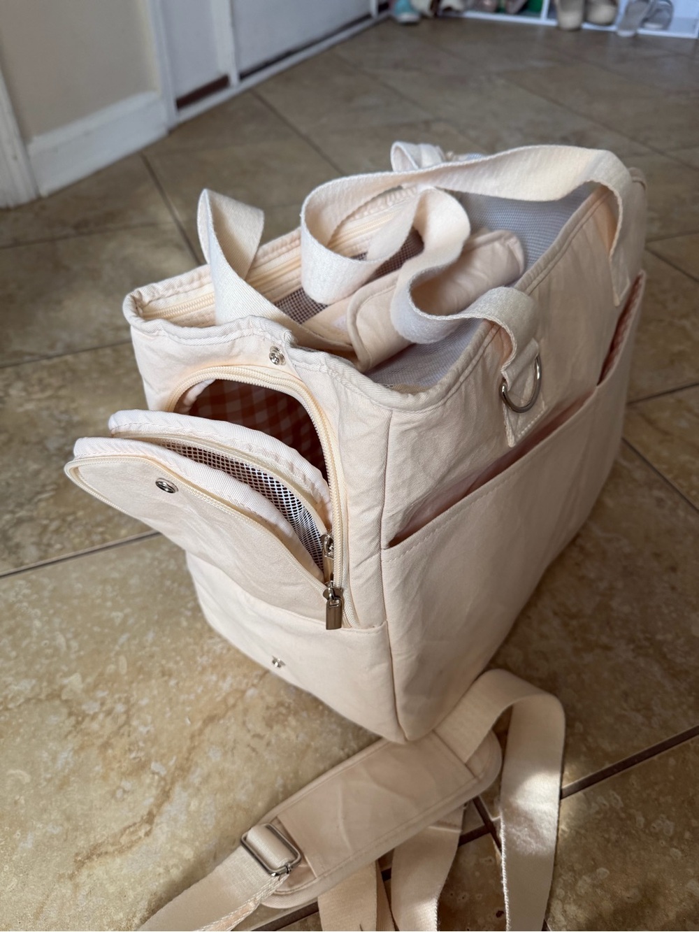 Soft shell pet carrier
